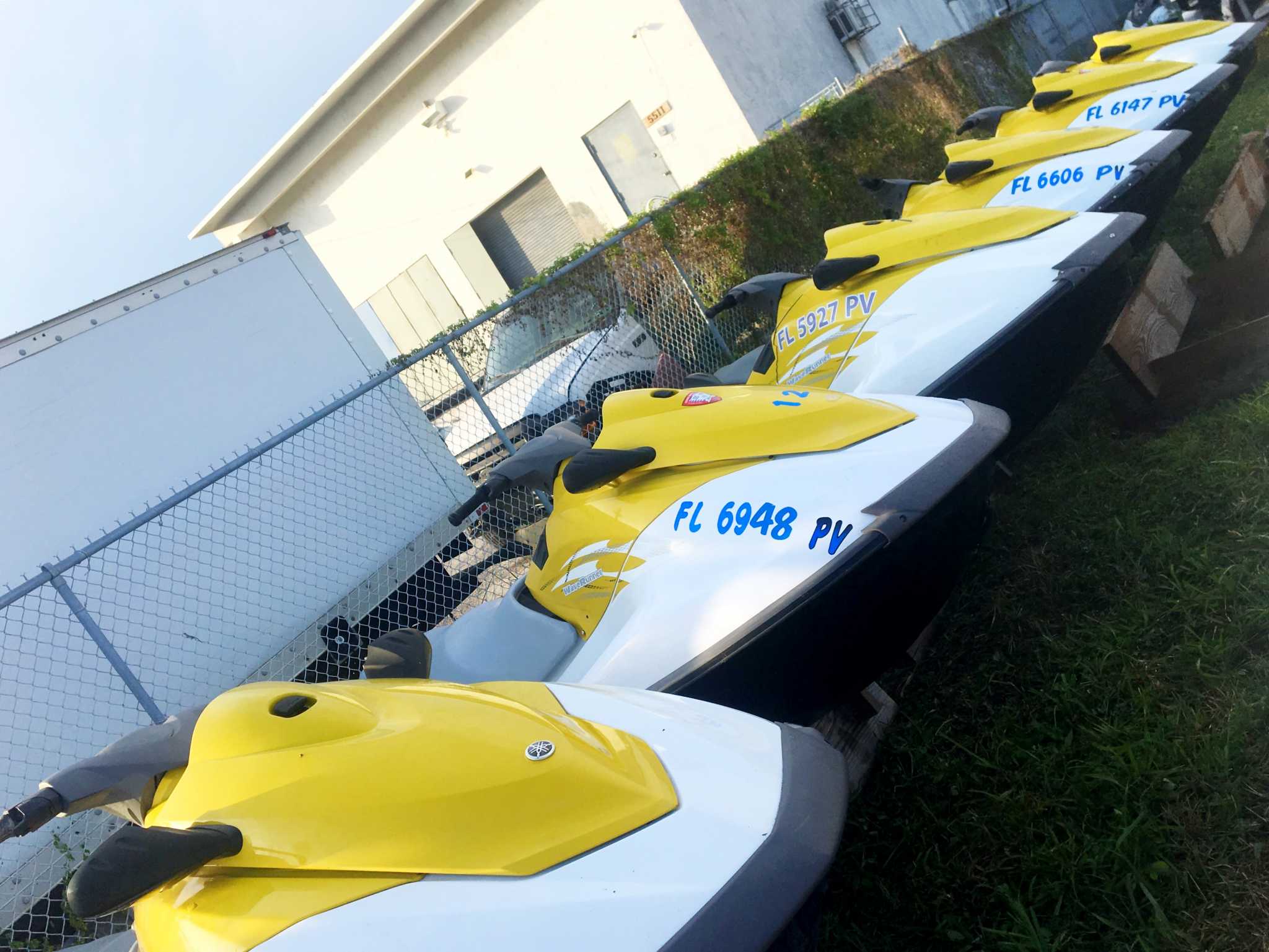 20 Yamaha V1 WaveRunner 3 passenger jetskis running with titles 4000