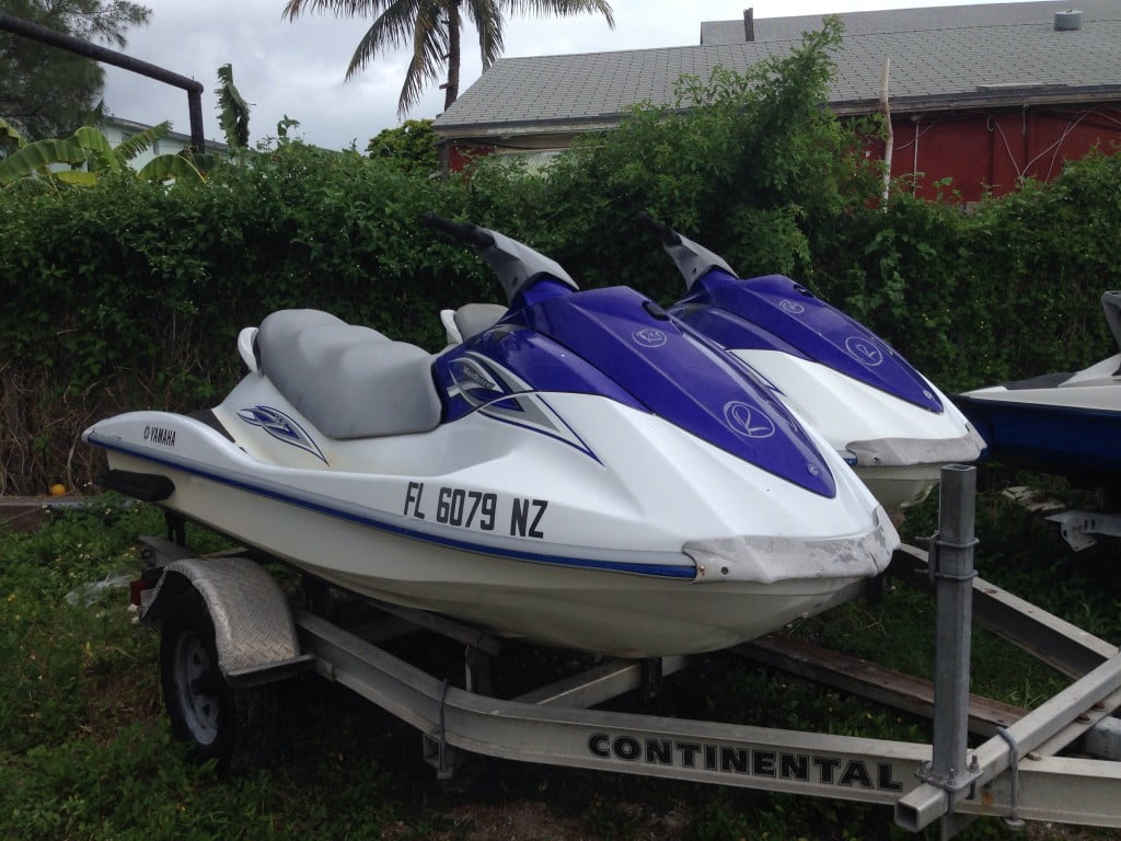 Selling a pair of 2009 Yamaha VX110 WaveRunners/ jet skis Both skis run